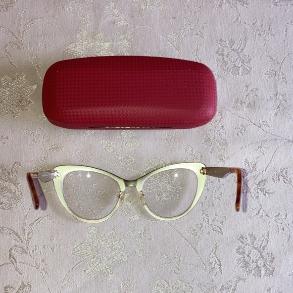 Gold Cat’s Eyeglasses 🤓 with hard case - Picture 3 of 4